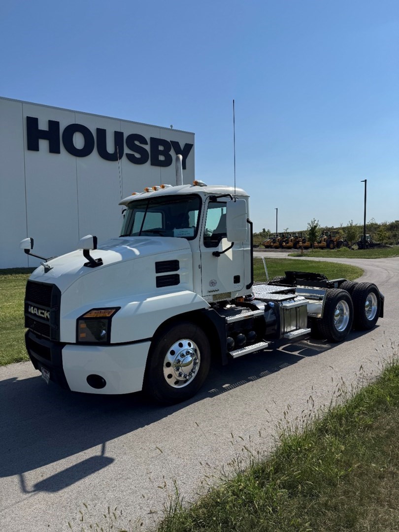 2022 MACK AN64T - USED TRUCKS DAY CAB - image 1